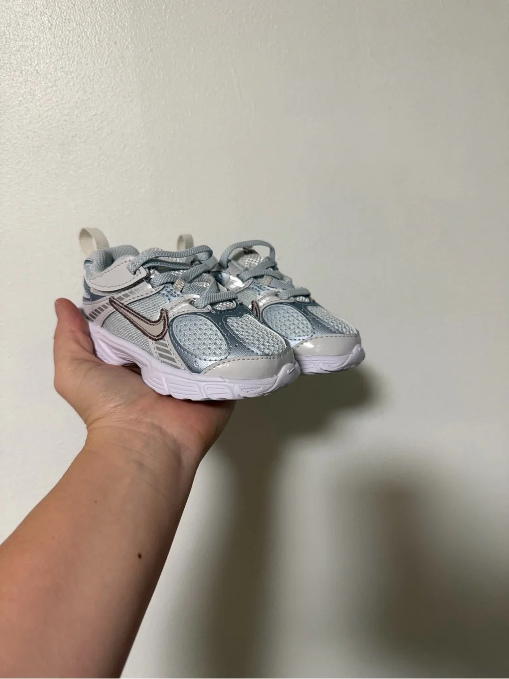 Nike v5 rnr size 7C walker sneakers